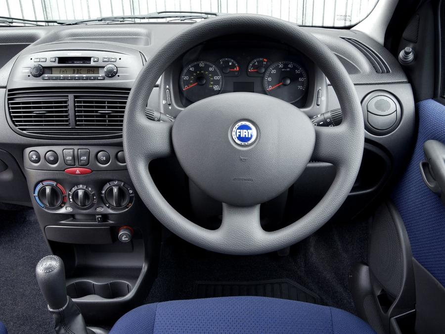  Fiat Punto 5-Door 2003 года  (UK) (фото 7 из 7)